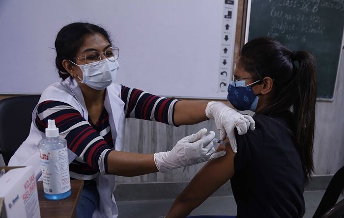 Corona-Schutz-Paket zur Bekämpfung der Pandemie (Foto: Kindernothilfe) Kinderrechteschulung