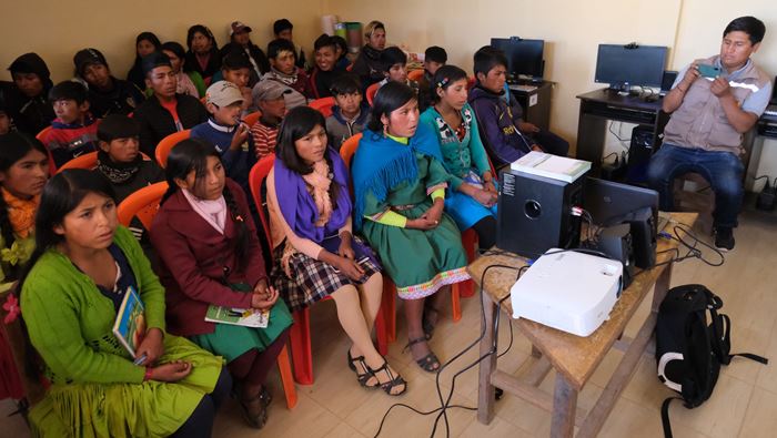 Kinder werden über ihre Rechte aufgeklärt (Foto: Kindernothilfe) Kinder werden über ihre Rechte aufgeklärt (Foto: Kindernothilfe)