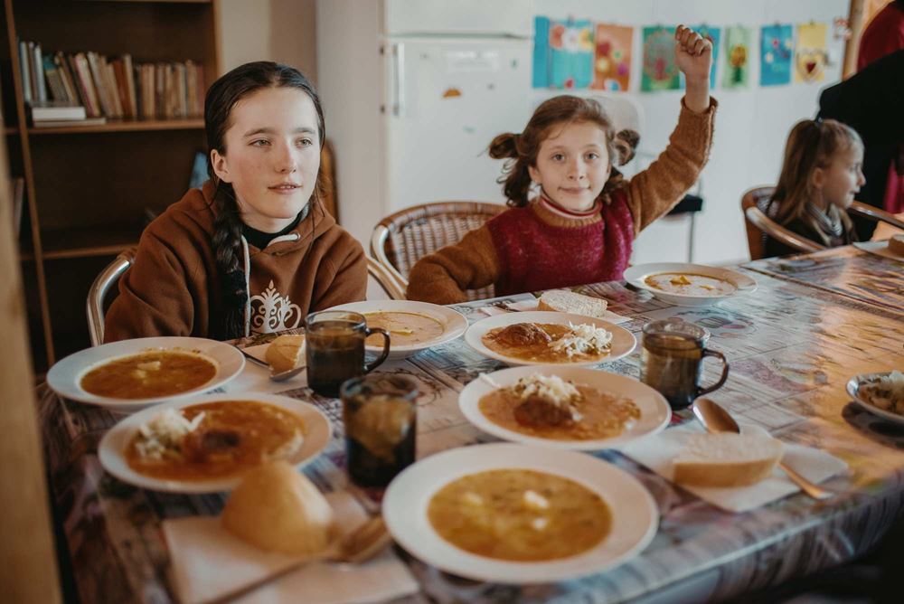 Warmes Essen für die Kinder in Moldau (Foto: CONCORDIA Sozialprojekte) Warmes Essen für die Kinder in Moldau (Foto: CONCORDIA Sozialprojekte)