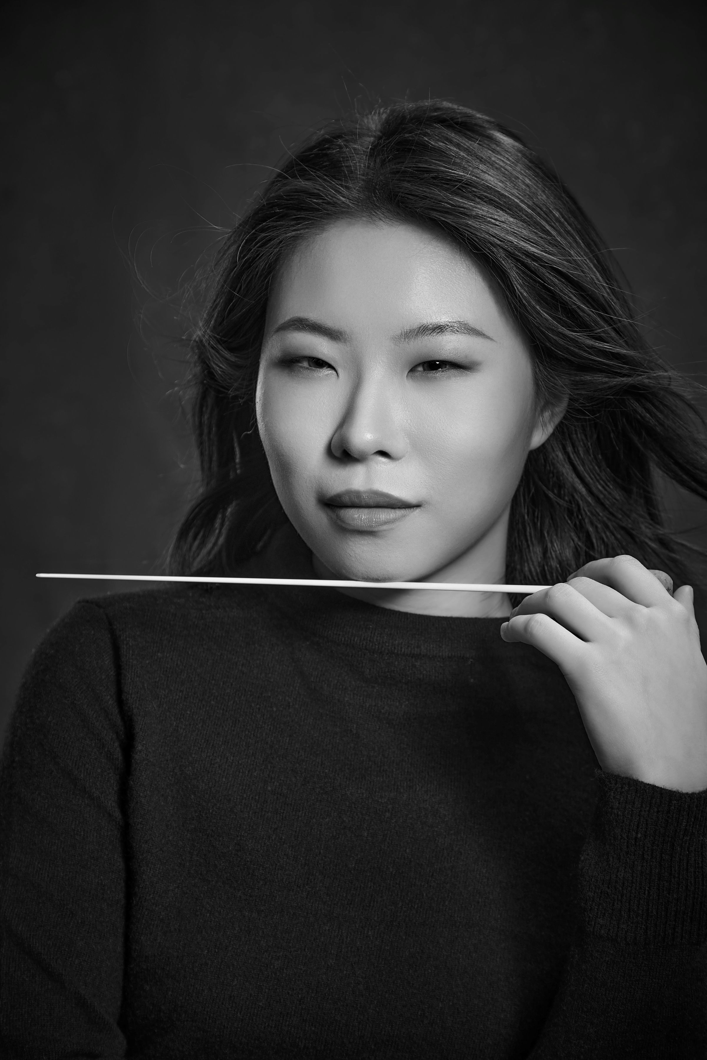 Acclaimed guitarist and orchestral conductor Ying Xu. (Photo: Haima Master Studio)