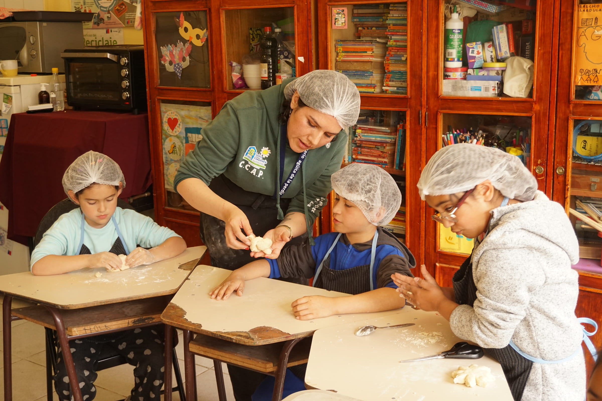 Kinder kochen in Chile. (Foto: Kindernothilfepartner)