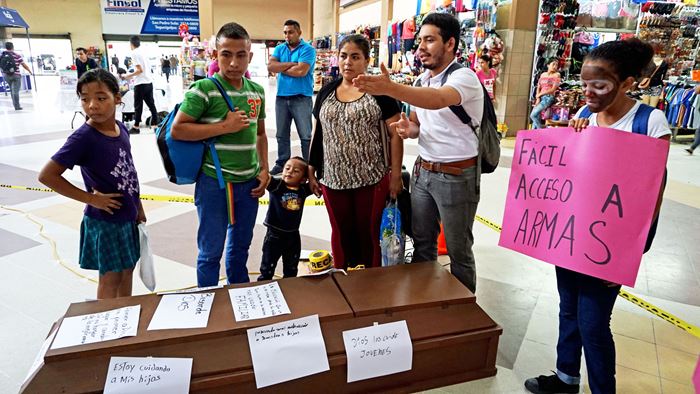 Kinder und Jugendliche in Honduras demonstrieren gegen Gewalt. (Quelle: Lorenz Töpperwien) Kinder und Jugendliche in Honduras demonstrieren gegen Gewalt. (Quelle: Lorenz Töpperwien)